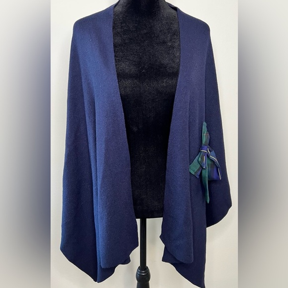 Women’s NWT navy plaid tartan cape shawl
cottage core
One size
Key hole cape - Picture 5 of 7